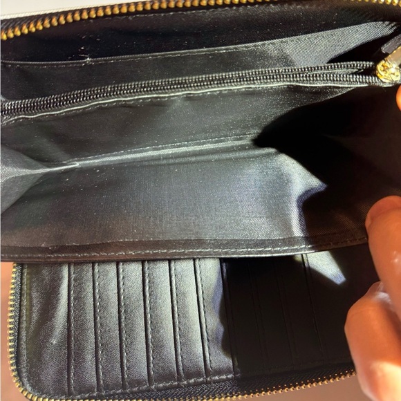 Nanette Lepore Black And White Stripped Zip Around Wallet CC Holders Coin Pouch - Picture 8 of 15